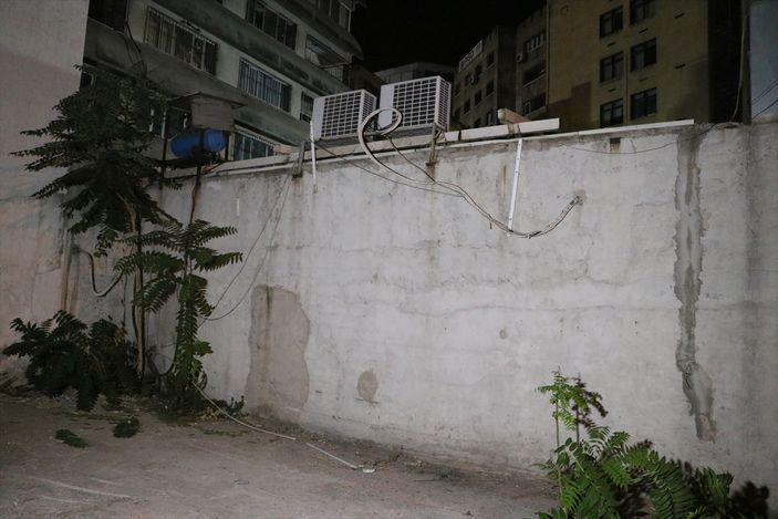 İzmir'de kumar baskınından kaçmak için duvardan atladılar