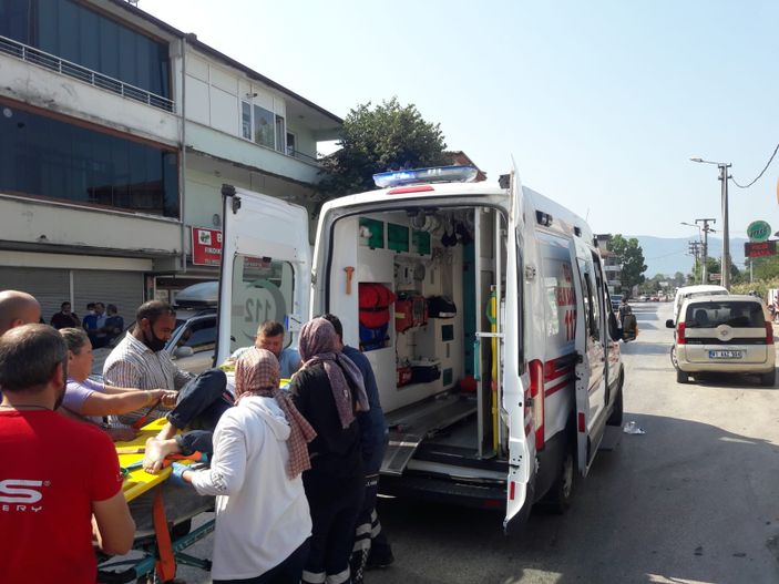 i Düzce’de feci kaza: 3 kişi metrelerce havaya savruldu