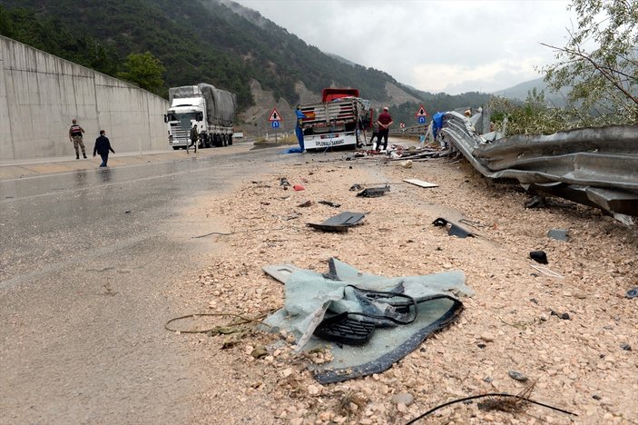 Tokat'ta otomobil ile tır çarpıştı