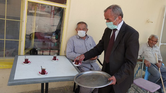 Paris'te 42 yıllık terzilikten sonra Konya'da takım elbiseyle kahve işletiyor