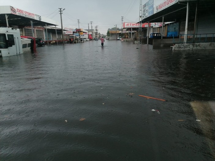 Samsun’da şiddetli yağış sonrası su baskınları oldu