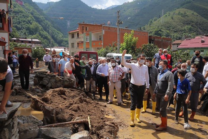 Bakan Kurum: Tüm ekiplerimizle sahadayız