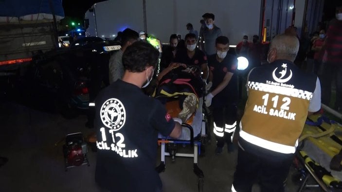 Kırıkkale'de bir otomobil tırın altına girdi: 1 ölü 4 yaralı