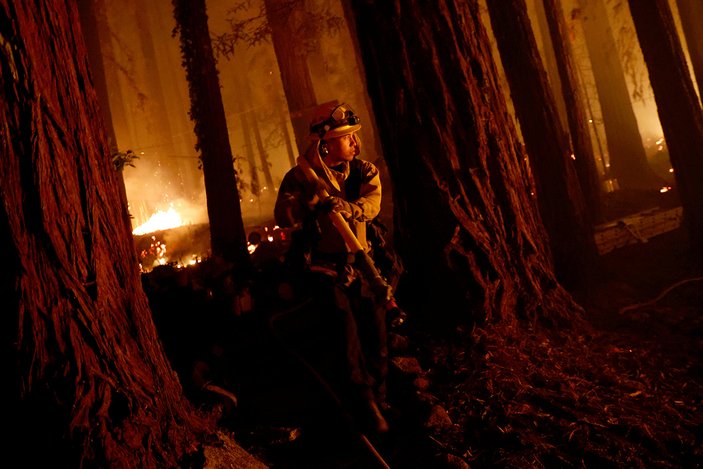 Trump, Kaliforniya'daki yangınları büyük afet ilan etti