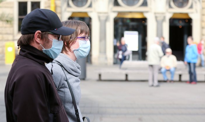 Almanya'da iş yerinde maske takma zorunluluğu tartışması