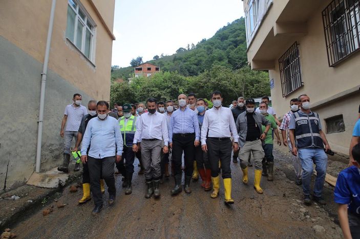 Bakan Kurum: Tüm ekiplerimizle sahadayız