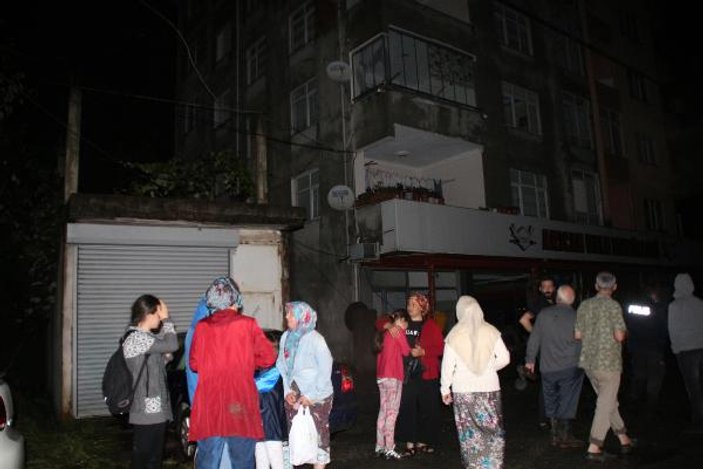 Rize'de heyelan nedeniyle 2 bina tahliye edildi