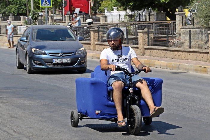 Antalya'da oto aksesuarcısı, bu sefer de koltuktan motosiklet yaptı
