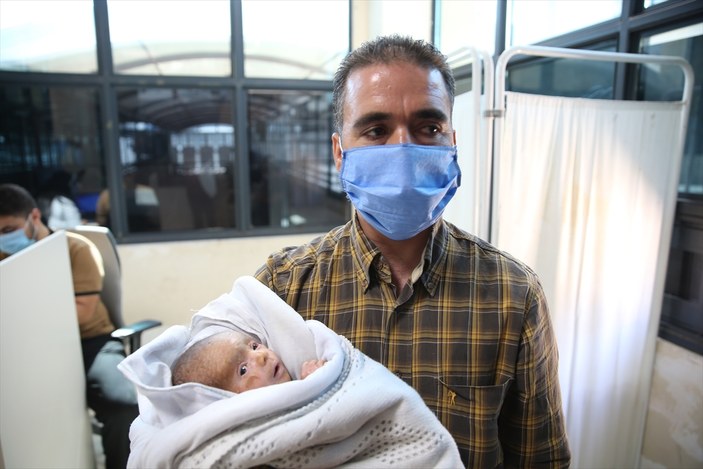 Balık pulu hastası 18 günlük Mutaz, Türkiye'ye getirildi