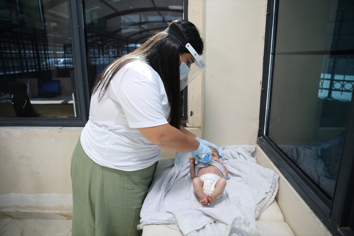 Balık pulu hastası 18 günlük Mutaz, Türkiye'ye getirildi