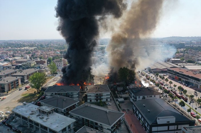 Sakarya'da marketin deposu yandı