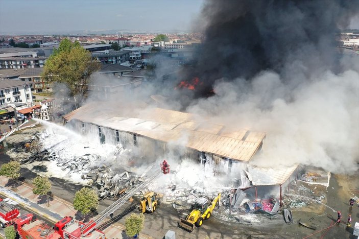 Sakarya'da marketin deposu yandı