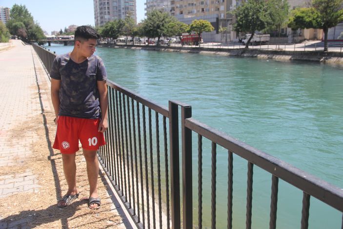 Adana’da cep telefonunu gasbedip, sulama kanalına attılar