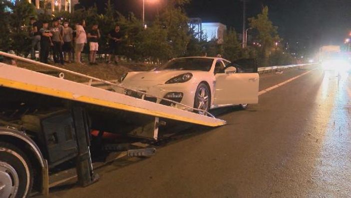 d Maltepe’te makas atarak lüks otomobile çarpan sürücü kaçtı