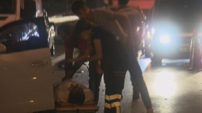 d Maltepe’te makas atarak lüks otomobile çarpan sürücü kaçtı