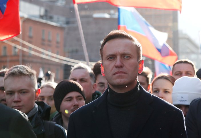 Rus muhalif aktivist Navalnıy'ın zehirlendiği tespit edildi