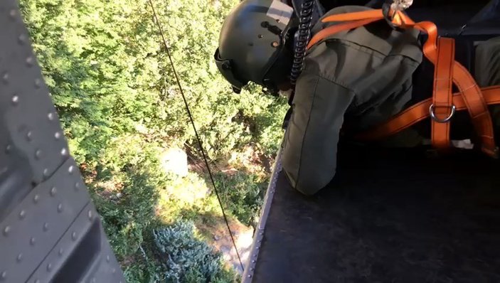 Uludağ'da kayalıklardan düşen dağcı helikopter ile kurtarıldı