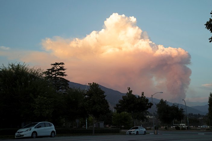 California'da yangınlar 625'ten fazla noktada sürüyor