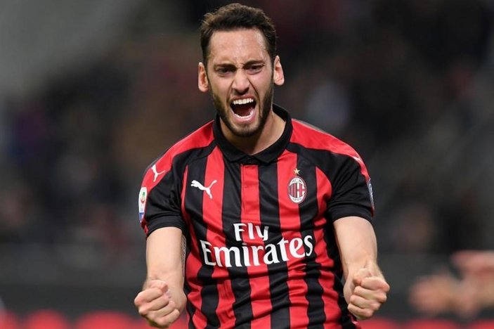 Hakan Çalhanoğlu, İtalya'da ayın futbolcusu oldu