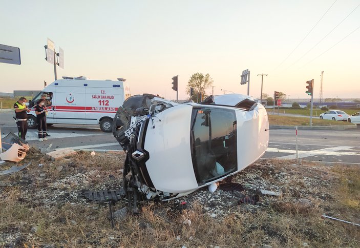 Tekirdağ'da kırmızı ışık ihlali kazaya neden oldu: 2 yaralı