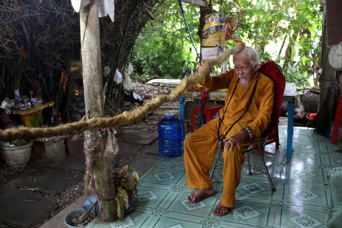 92 yaşındaki Vietnamlı, 80 yıldır saçlarını kesmiyor ve yıkamıyor