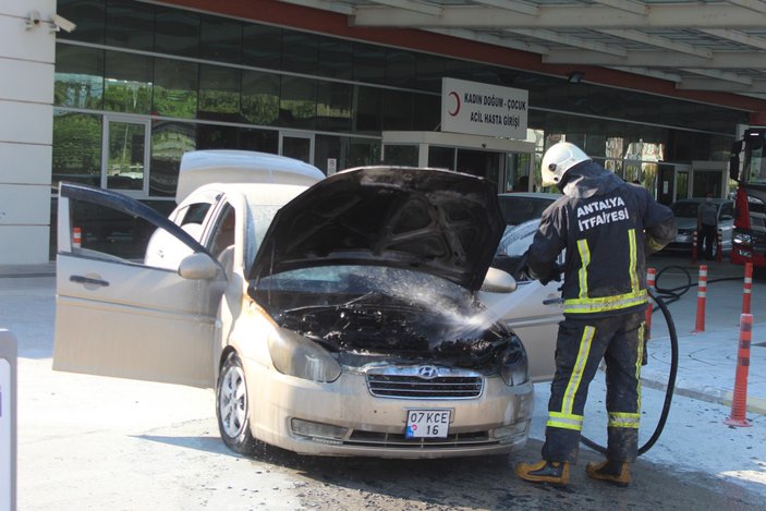 Antalya'da kredi borcunu bitirmediği otomobili yanan genç, büyük üzüntü yaşadı