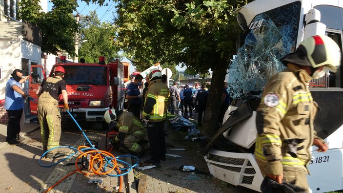 Bursa'da işçi servis midibüsü kaza yaptı: 2 ölü, 17 yaralı