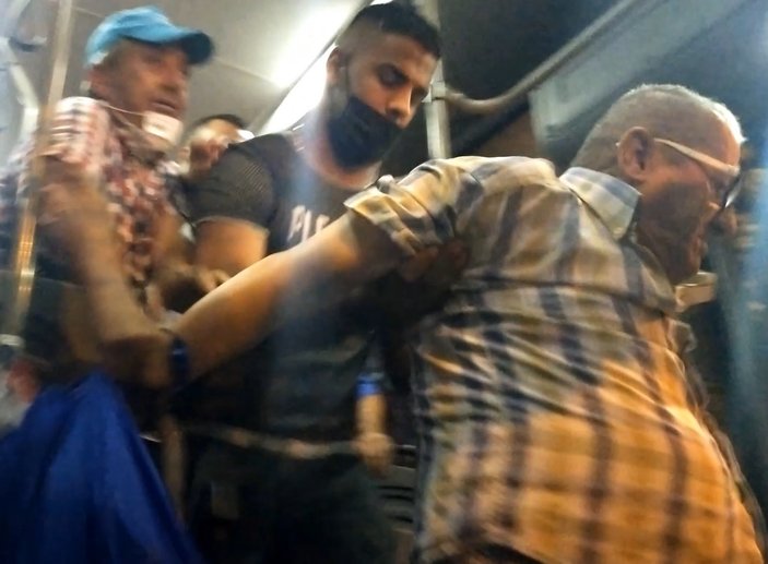 Edirne'de minibüsteki yolcuların maske kavgası
