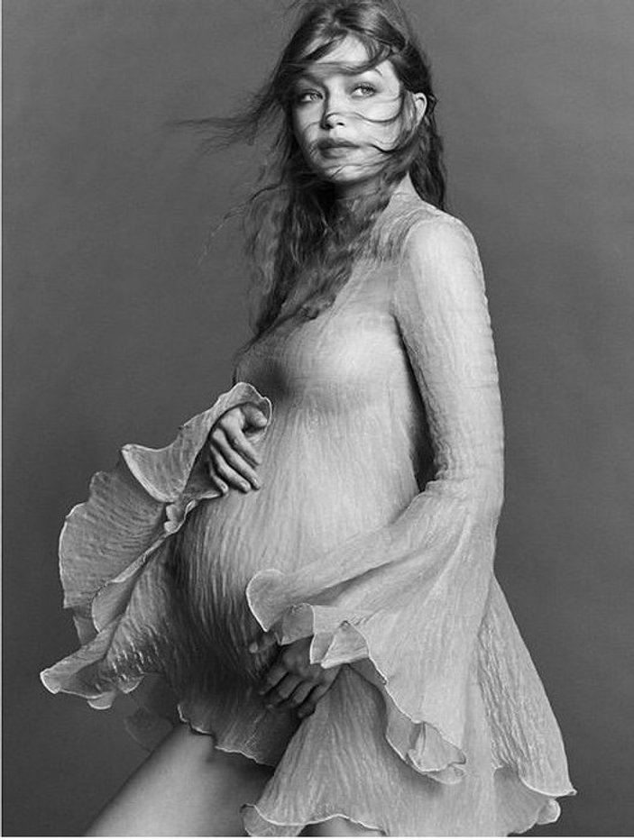 Gigi Hadid, hamilelik pozlarını paylaştı