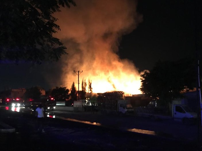 Gaziantep'te kereste fabrikasında yangın