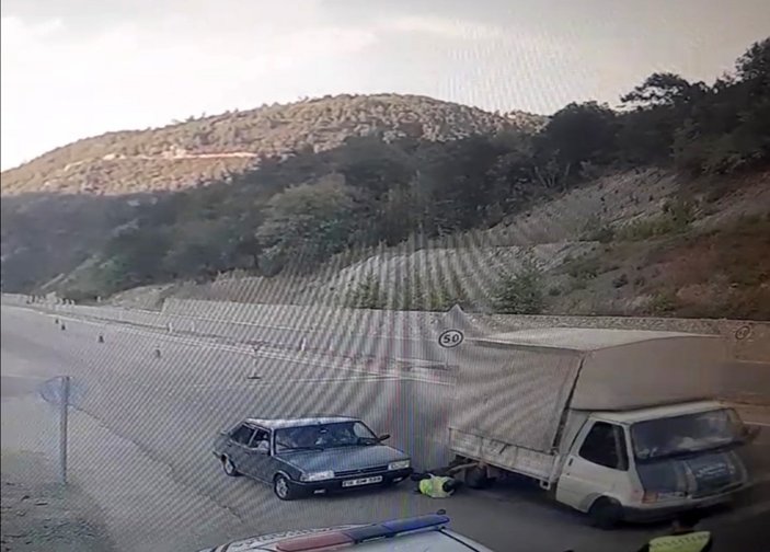 Kayseri'de dikkatsiz sürücü, jandarmaya çarptı