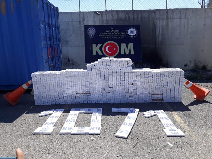 Edremit'te 13 bin 800 paket kaçak sigaraya el konuldu