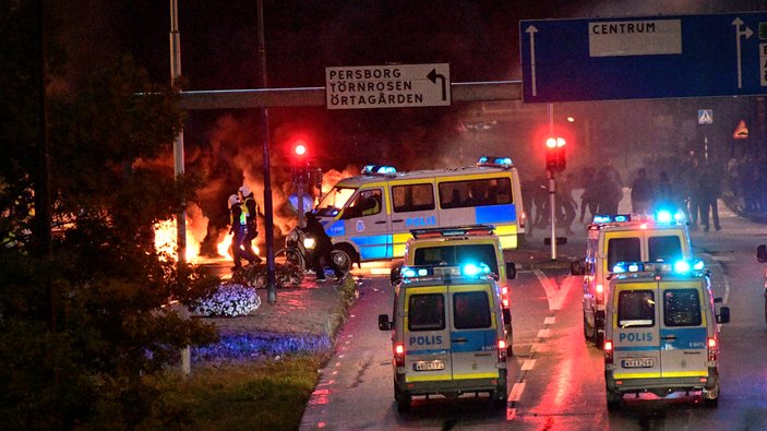 Danimarkalı aşırı sağ grup Kuran'ı Kerim'i yaktı İsveç karıştı