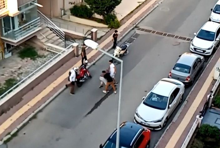 Samsun'da sokak ortasında yolunu kesip darbettiler