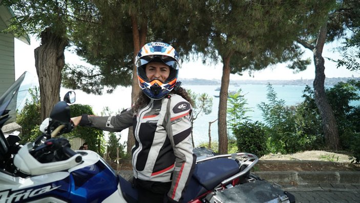 Kadın akademisyen, çocuklar için kitap dolu motosikletiyle Türkiye turunda