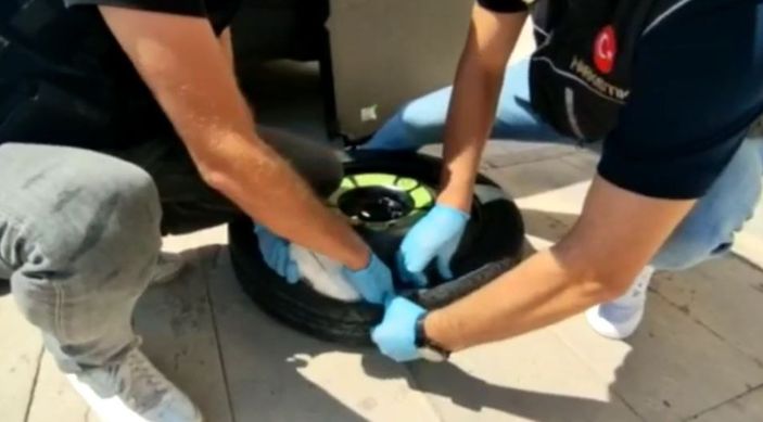 i Erzurum'dan Antalya'ya giden uyuşturucuyu narkotik köpeği buldu