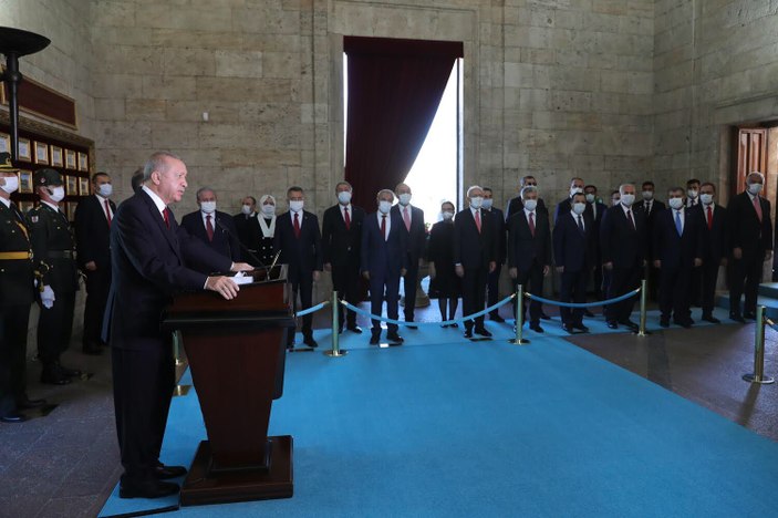 Cumhurbaşkanı Recep Tayyip Erdoğan Anıtkabir'de