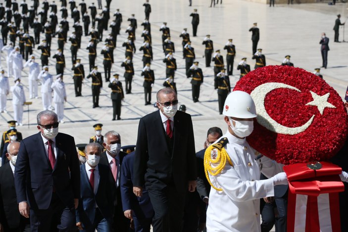 Cumhurbaşkanı Recep Tayyip Erdoğan Anıtkabir'de