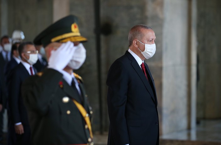 Cumhurbaşkanı Recep Tayyip Erdoğan Anıtkabir'de