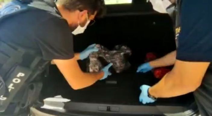 i Erzurum'dan Antalya'ya giden uyuşturucuyu narkotik köpeği buldu