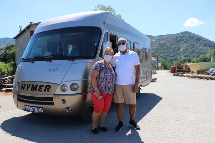 Çeliköz çifti, 32 yıldır karavanlarıyla Avrupa'yı geziyor