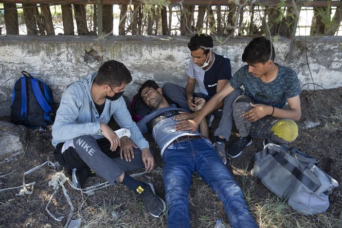 Edirne'de sınırda 11 sığınmacı yakalandı