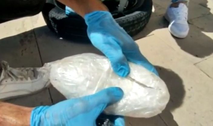 i Erzurum'dan Antalya'ya giden uyuşturucuyu narkotik köpeği buldu