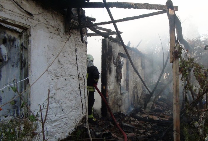 Muğlalı çiftçinin evi ile birlikte 40 bin lirası da yandı