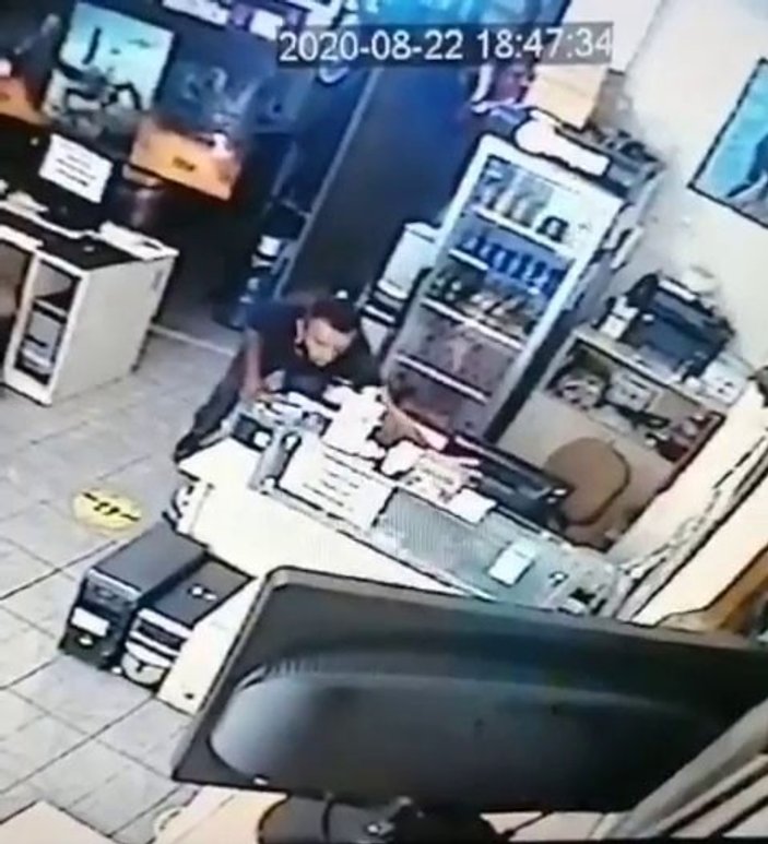 Şişli'de kafede sadaka kutusu çalan hırsız