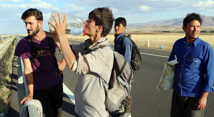 d Erzurum'da kaçak göçmenlerin umuda yolculuğu