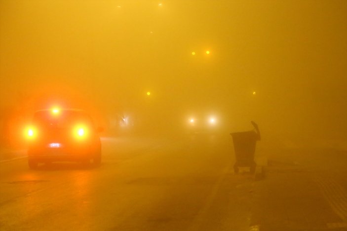 Adana'da yoğun sis görüş mesafesini düşürdü