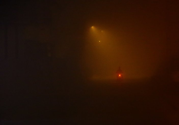 Adana'da yoğun sis görüş mesafesini düşürdü