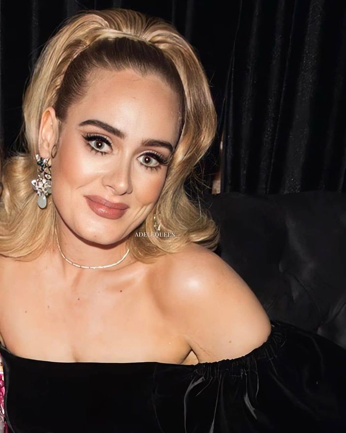 Adele'den bikinili poz