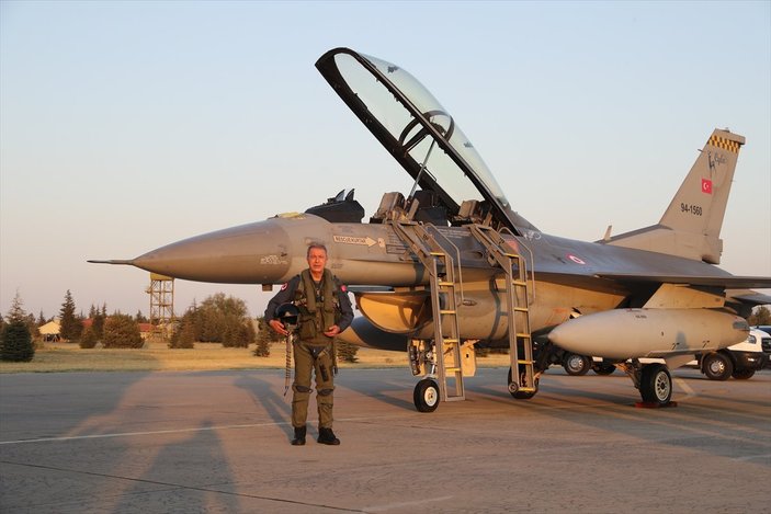 Milli Savunma Bakanı Hulusi Akar, yeni uçuş eğitim yılını uçuşla açtı